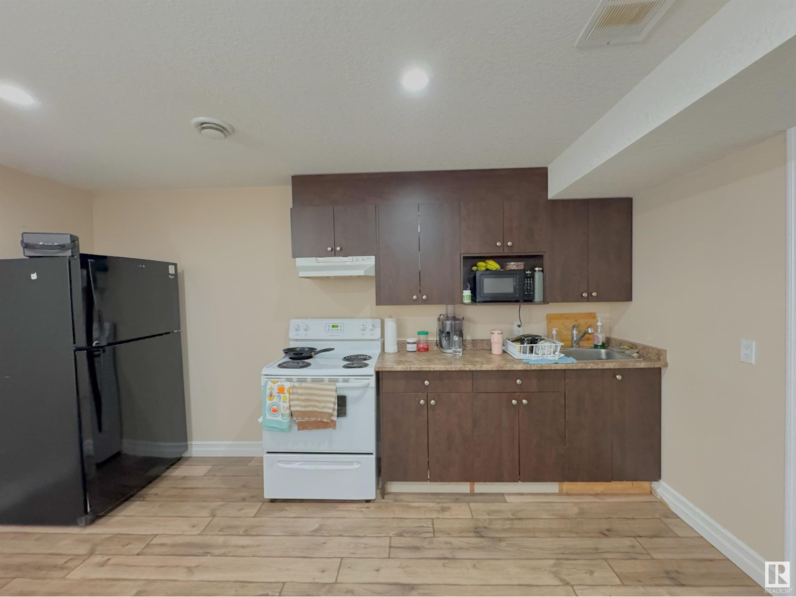 Photo 3 of 2217 22 Av Nw, Edmonton AB