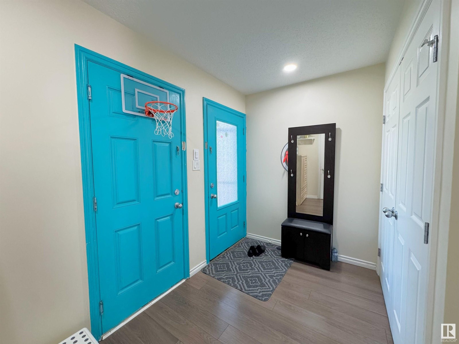 Photo 11 of 2217 22 Av Nw, Edmonton AB