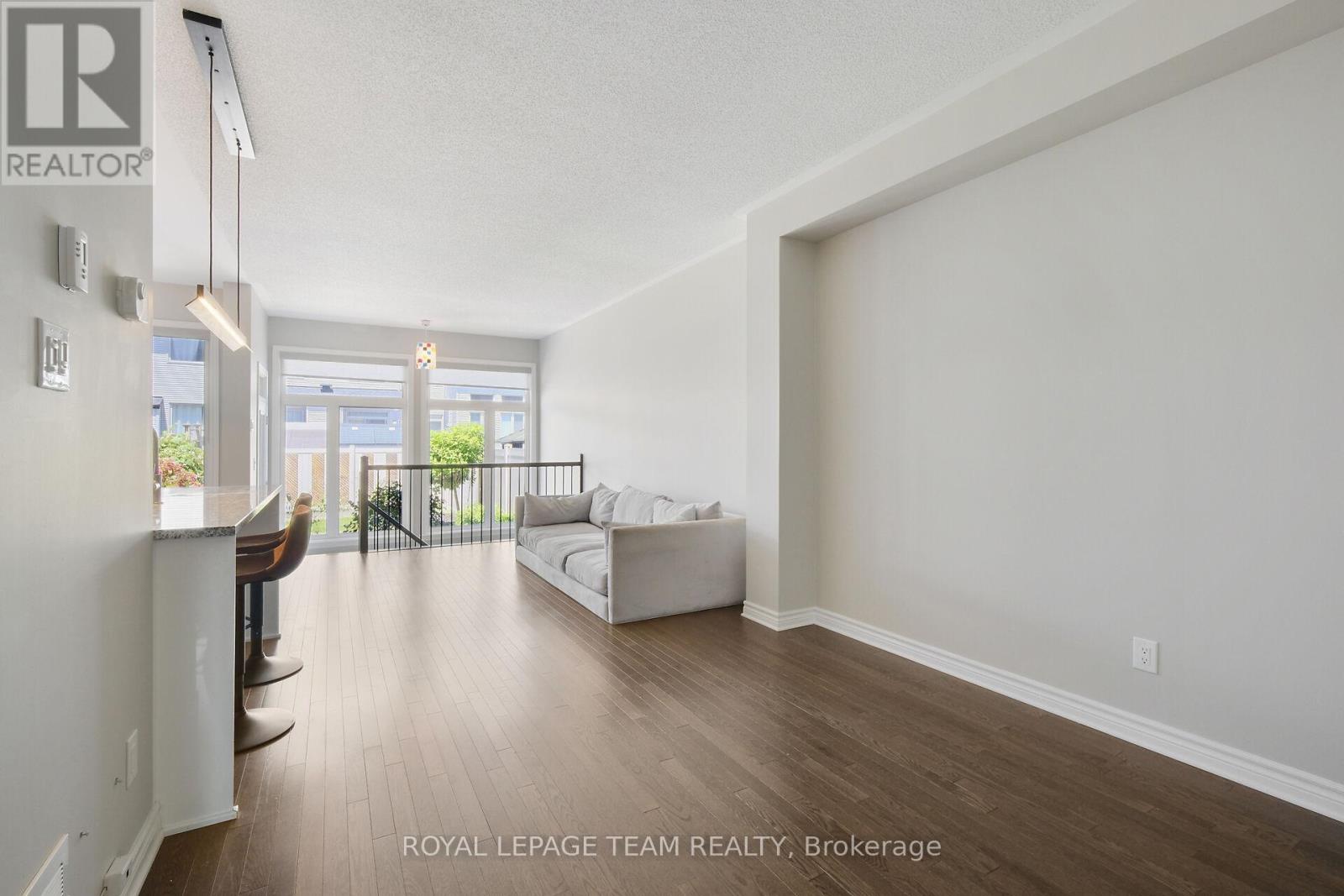 Photo 23 of 273 Shinleaf Crescent, Ottawa ON