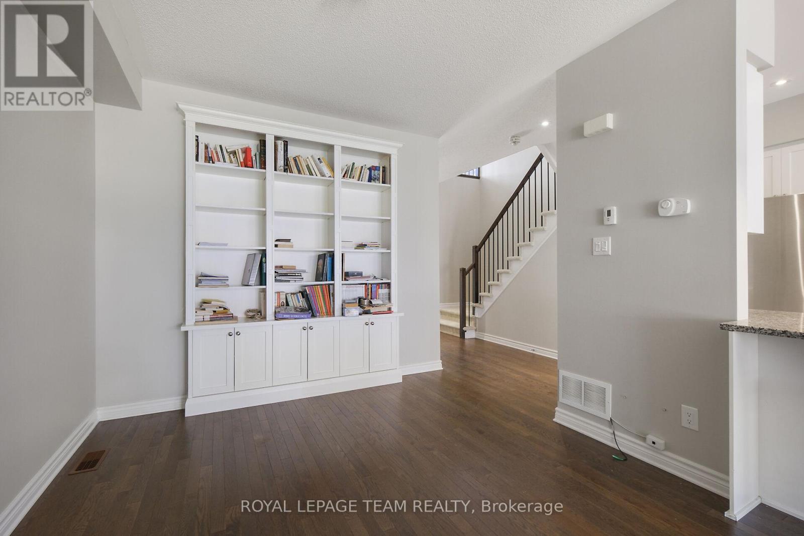 Photo 22 of 273 Shinleaf Crescent, Ottawa ON