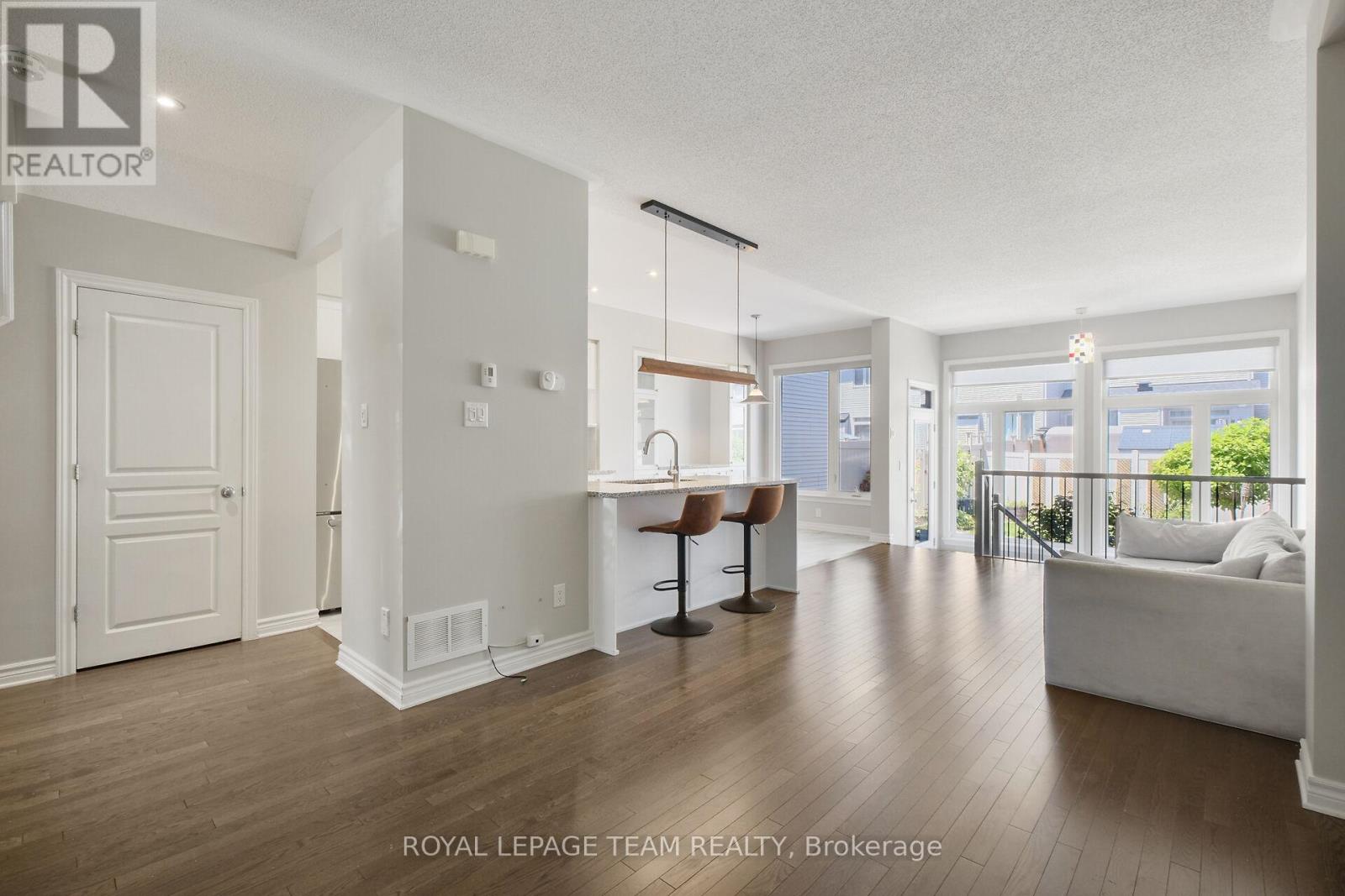 Photo 19 of 273 Shinleaf Crescent, Ottawa ON
