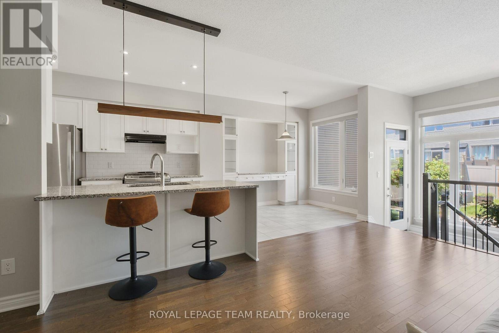 Photo 17 of 273 Shinleaf Crescent, Ottawa ON