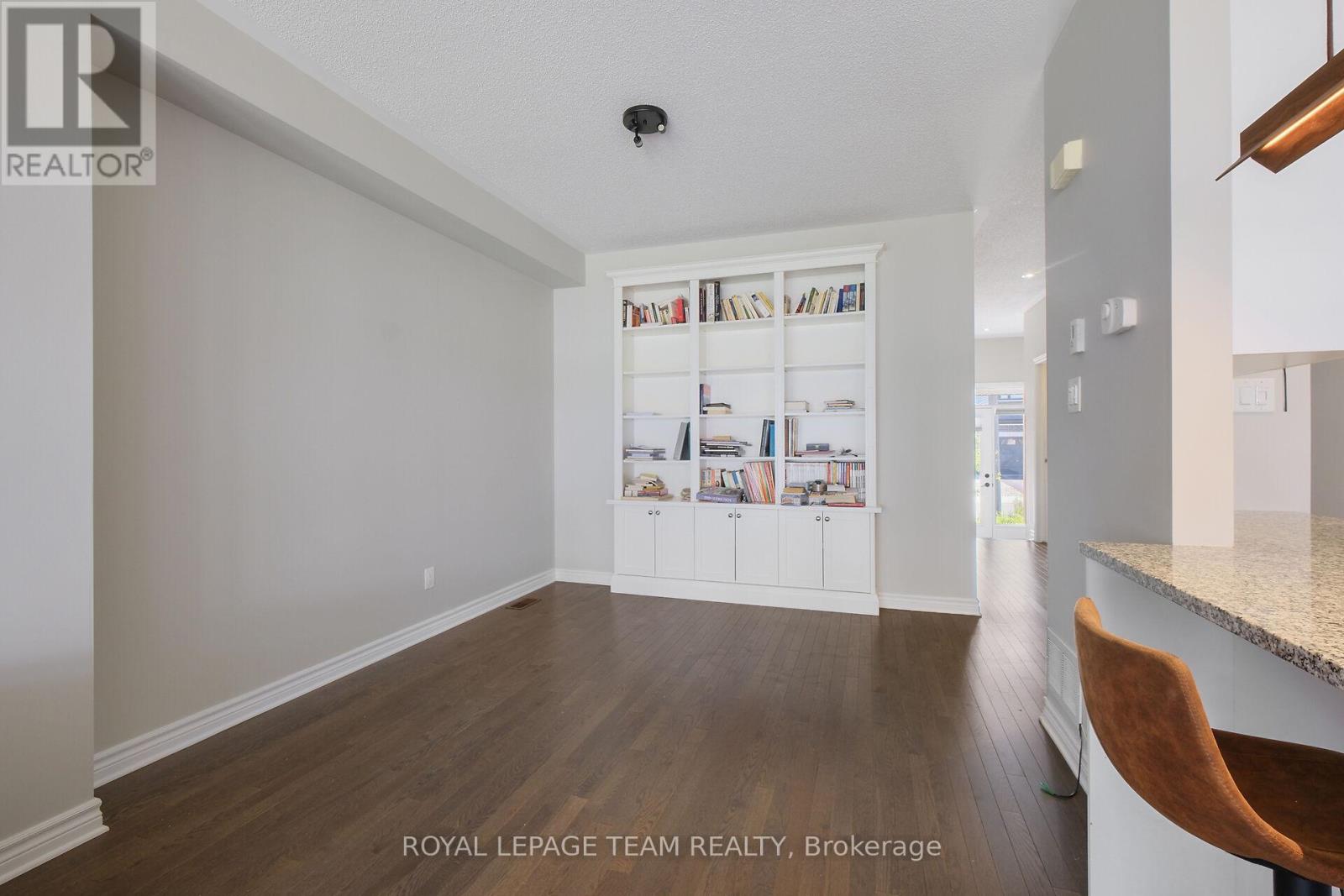 Photo 21 of 273 Shinleaf Crescent, Ottawa ON