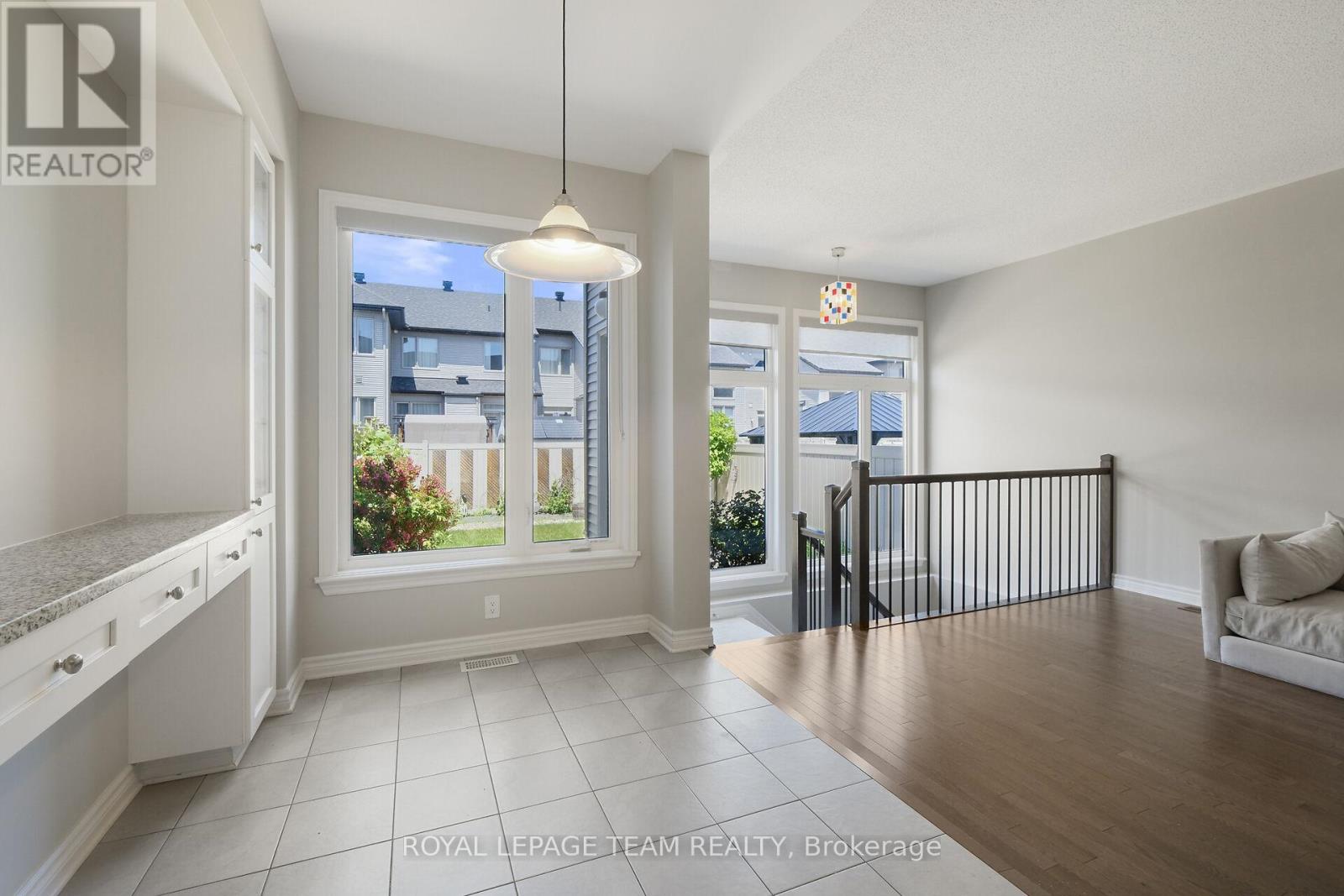 Photo 12 of 273 Shinleaf Crescent, Ottawa ON