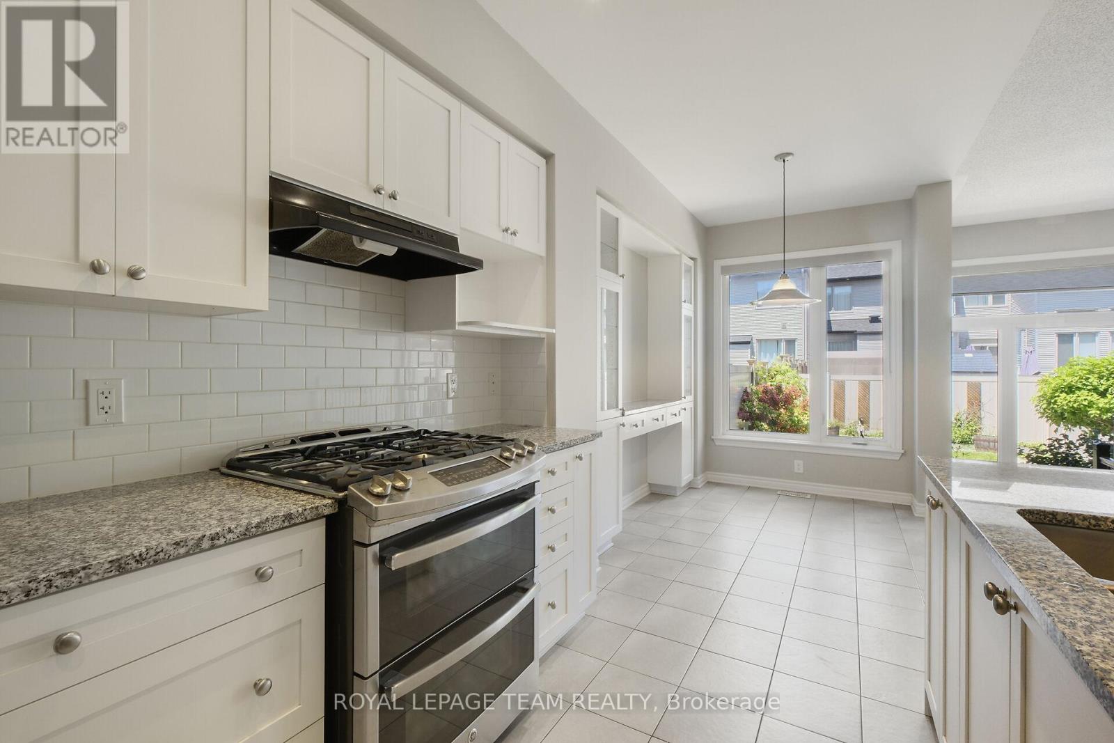 Photo 7 of 273 Shinleaf Crescent, Ottawa ON