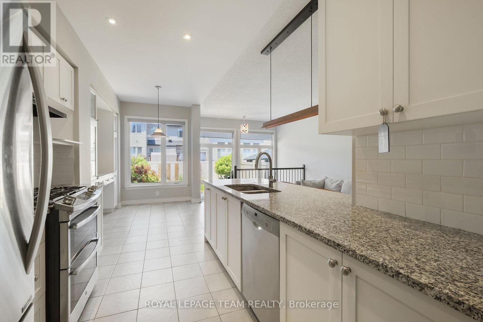 Photo 8 of 273 Shinleaf Crescent, Ottawa ON