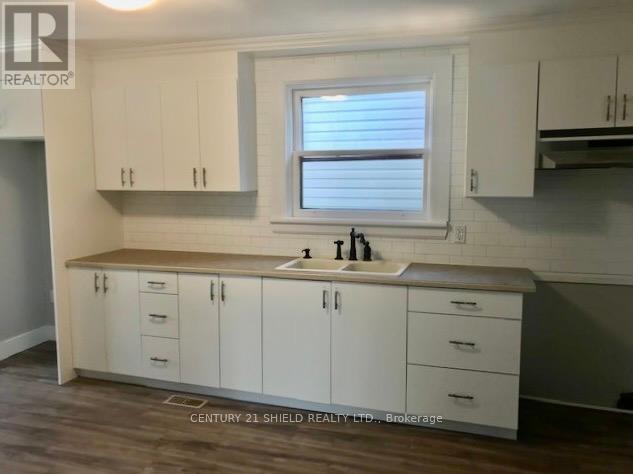 Photo 7 of 647 Gloucester Street N, Cornwall ON