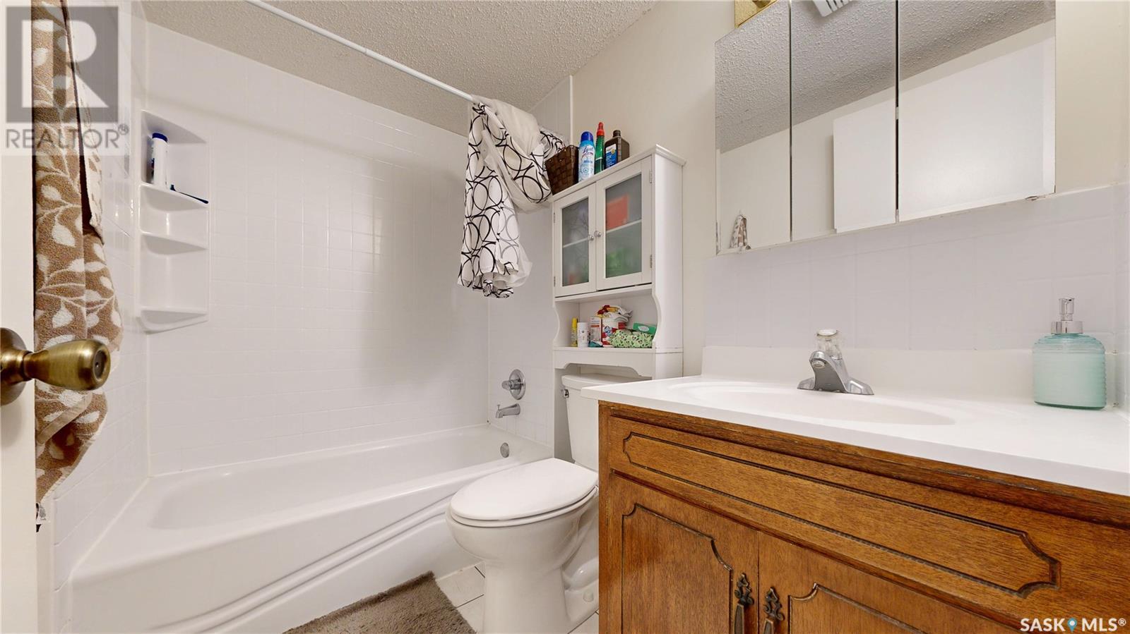 Single Family House 2 Level for Sale in  Habkirk DRIVE Regina 