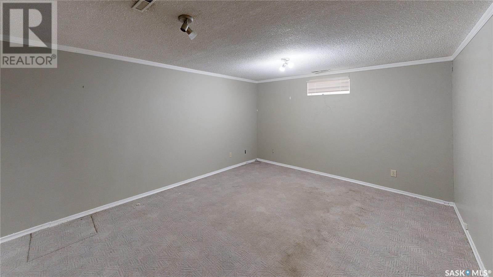 Single Family House 2 Level for Sale in  Habkirk DRIVE Regina 