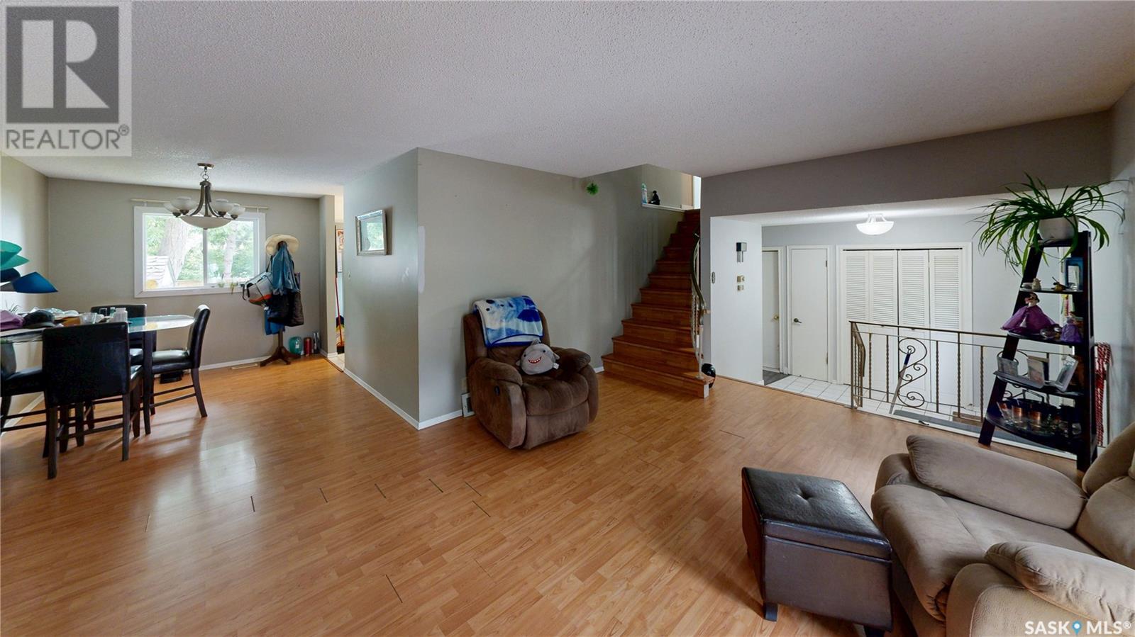 Single Family House 2 Level for Sale in  Habkirk DRIVE Regina 