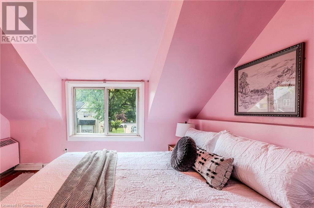Photo 18 of 95 Paradise Road, Hamilton ON