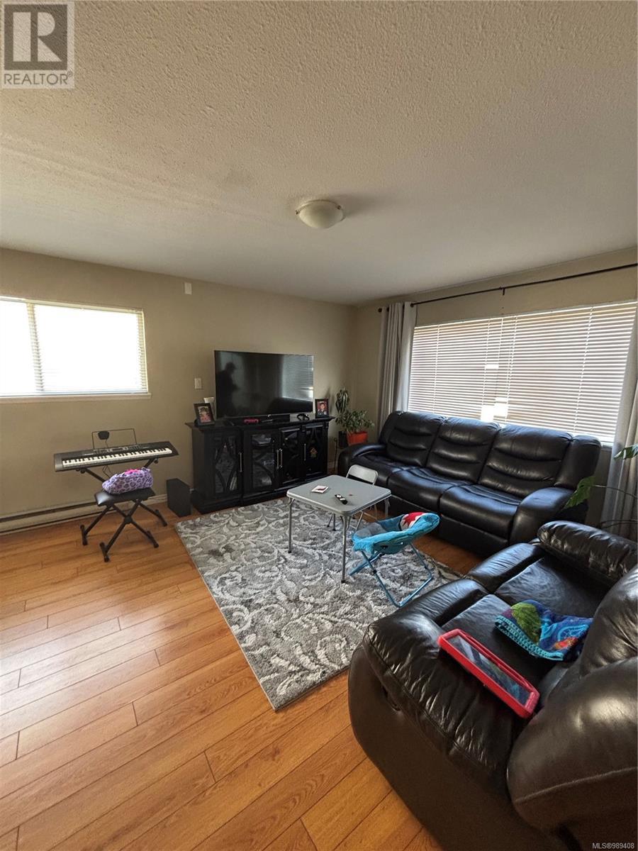 501 7th Ave, Campbell River real estate listing 989408