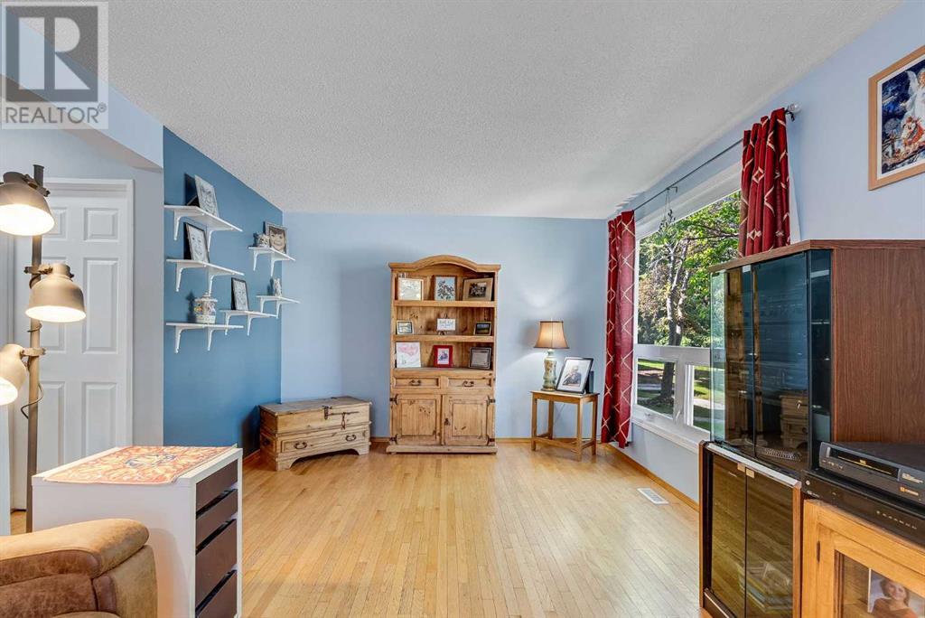 Single Family House for Sale in    Street NE Pineridge Calgary 
