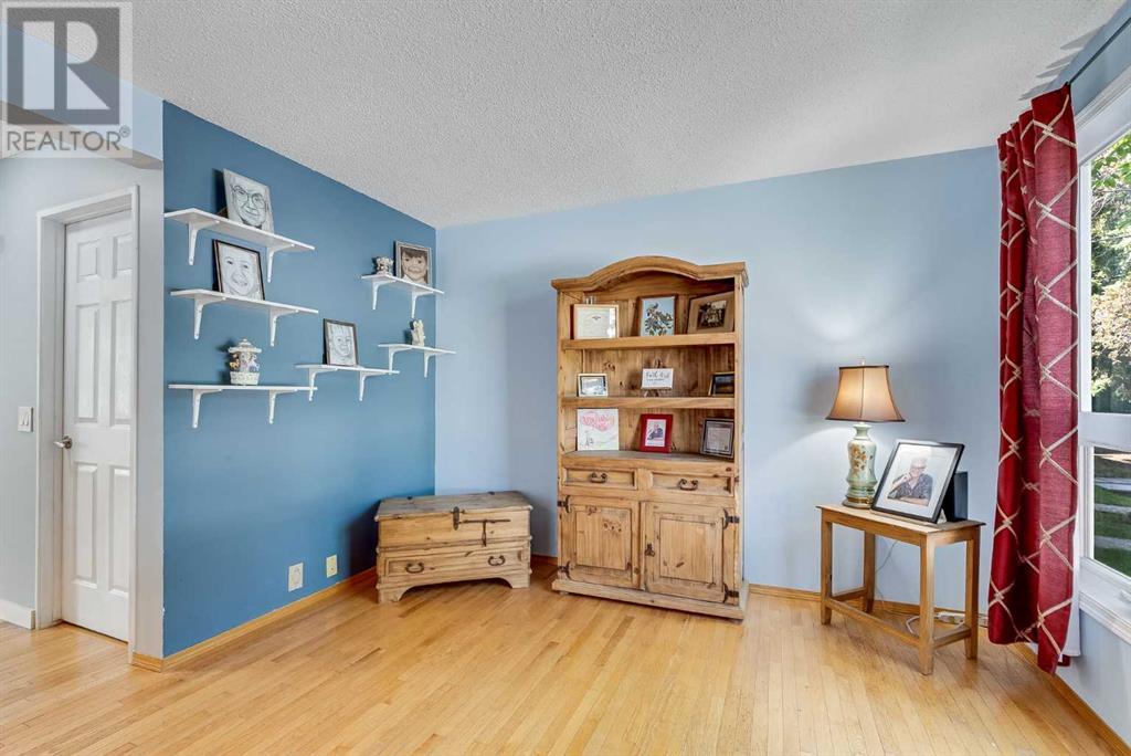 Single Family House for Sale in    Street NE Pineridge Calgary 