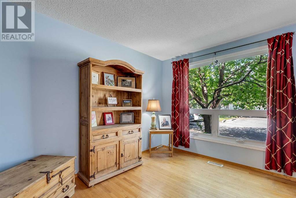 Single Family House for Sale in    Street NE Pineridge Calgary 