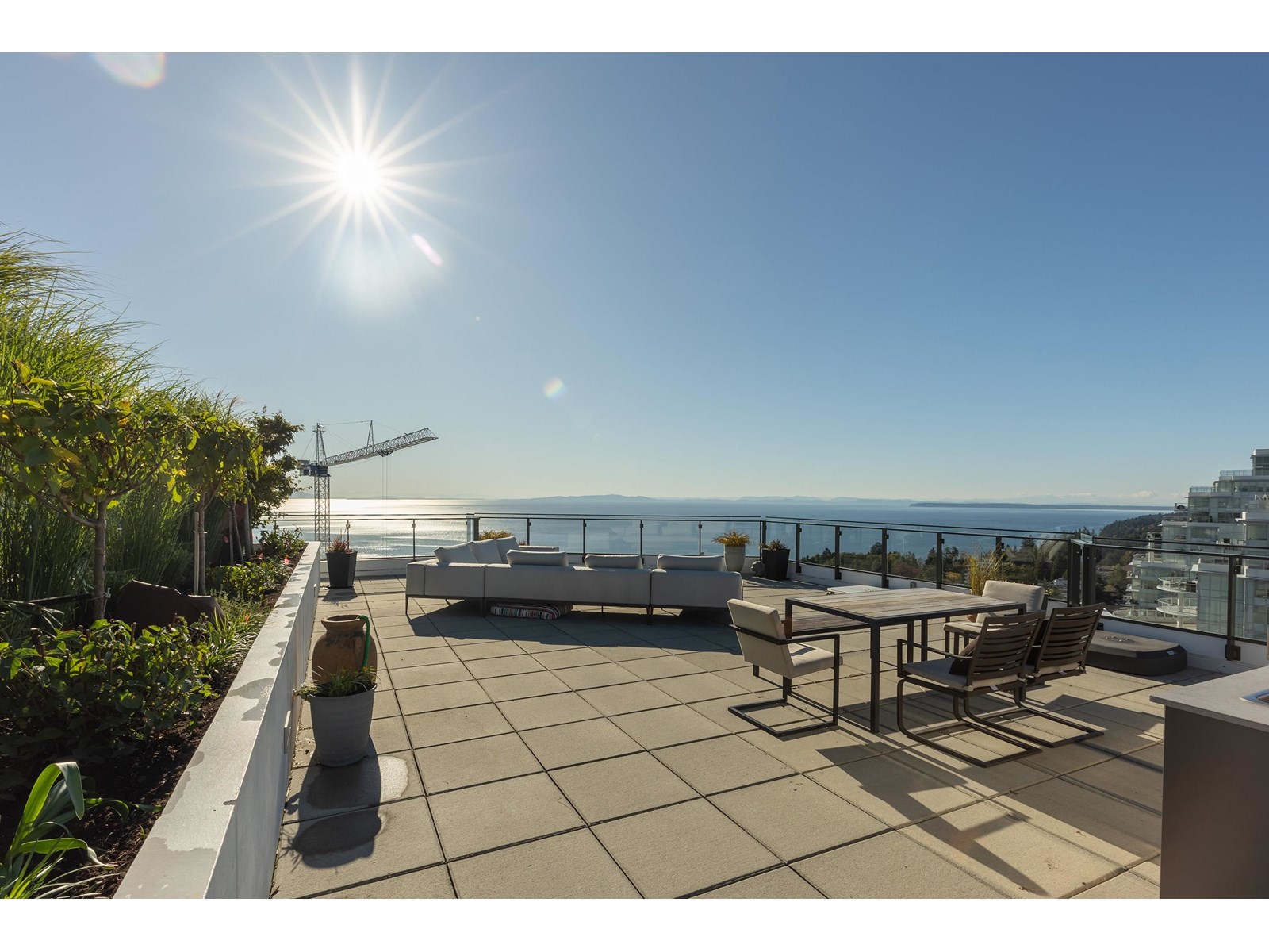 PH5 1439 GEORGE STREET, White Rock real estate listing R2950854