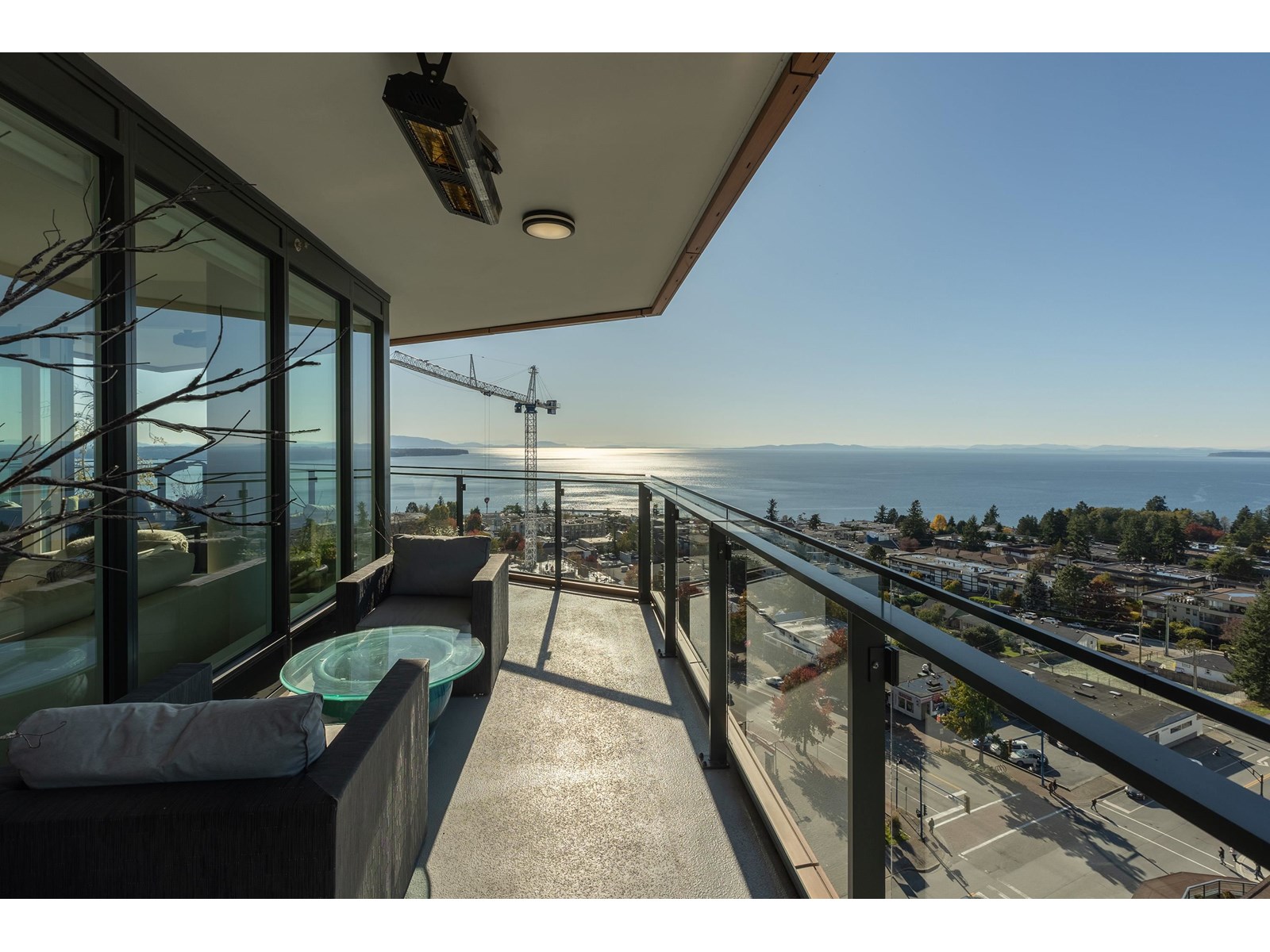 PH5 1439 GEORGE STREET, White Rock real estate listing R2950854