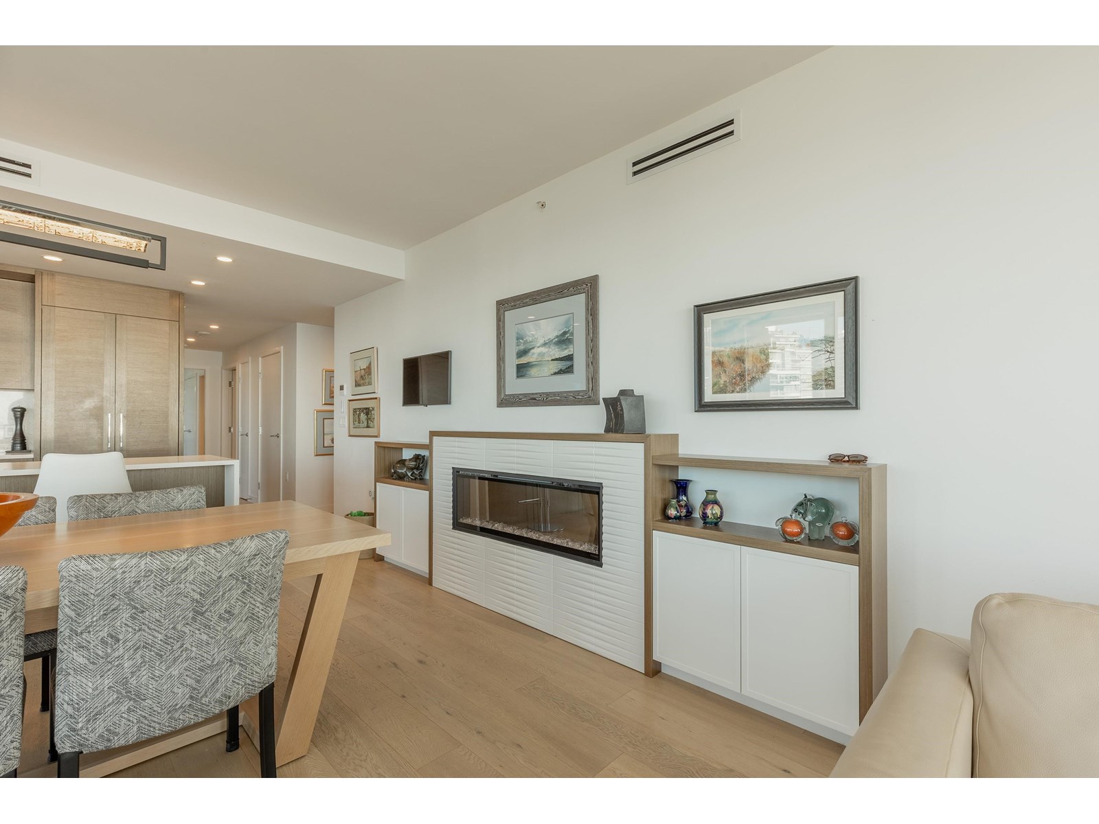 PH5 1439 GEORGE STREET, White Rock real estate listing R2950854