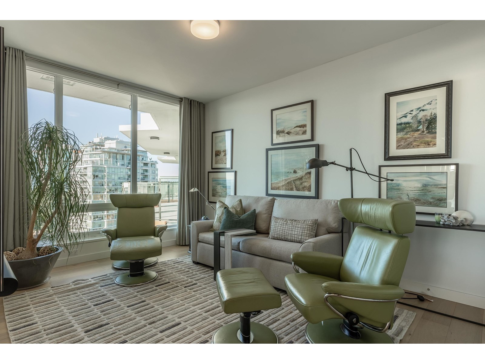 PH5 1439 GEORGE STREET, White Rock real estate listing R2950854