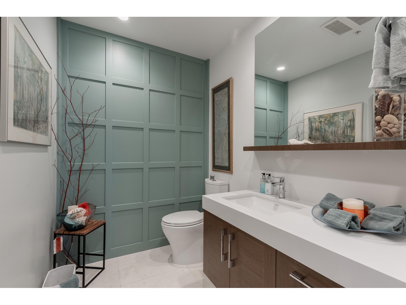 PH5 1439 GEORGE STREET, White Rock real estate listing R2950854