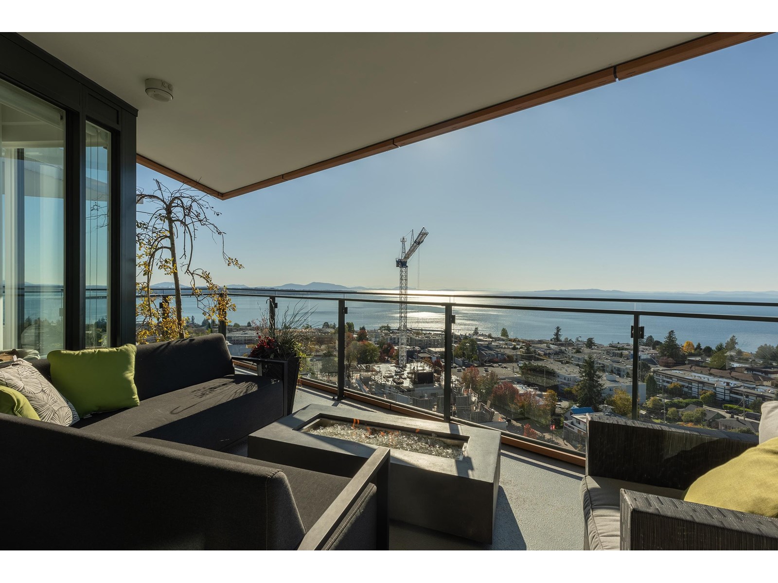 PH5 1439 GEORGE STREET, White Rock real estate listing R2950854