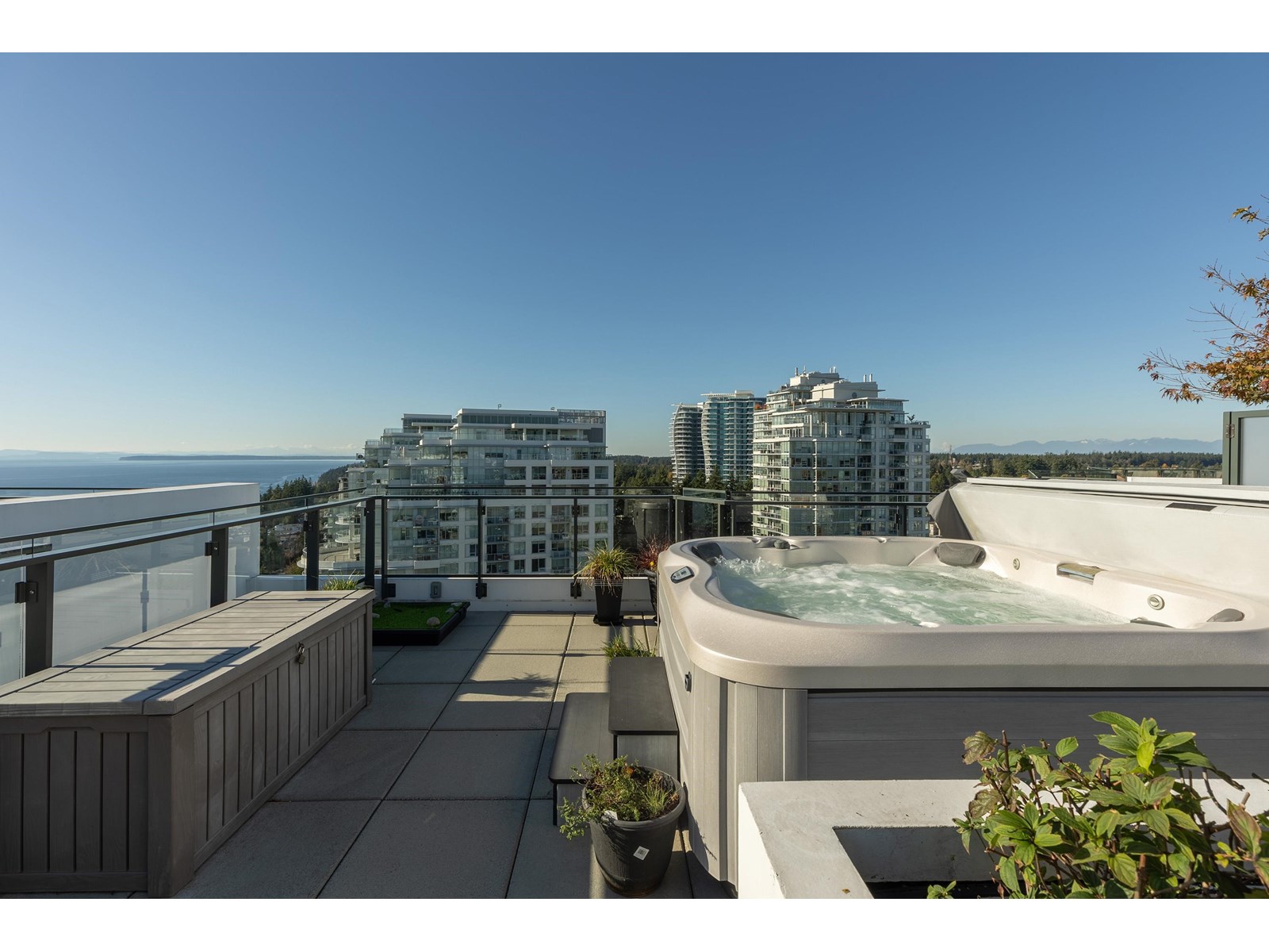 PH5 1439 GEORGE STREET, White Rock real estate listing R2950854