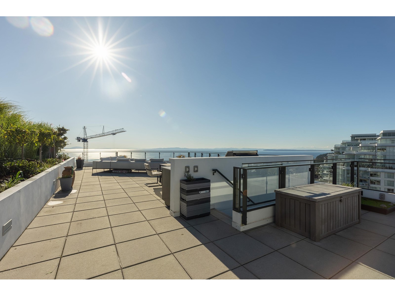 PH5 1439 GEORGE STREET, White Rock real estate listing R2950854