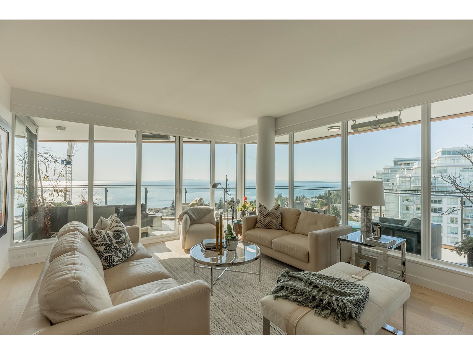 PH5 1439 GEORGE STREET, White Rock real estate listing R2950854