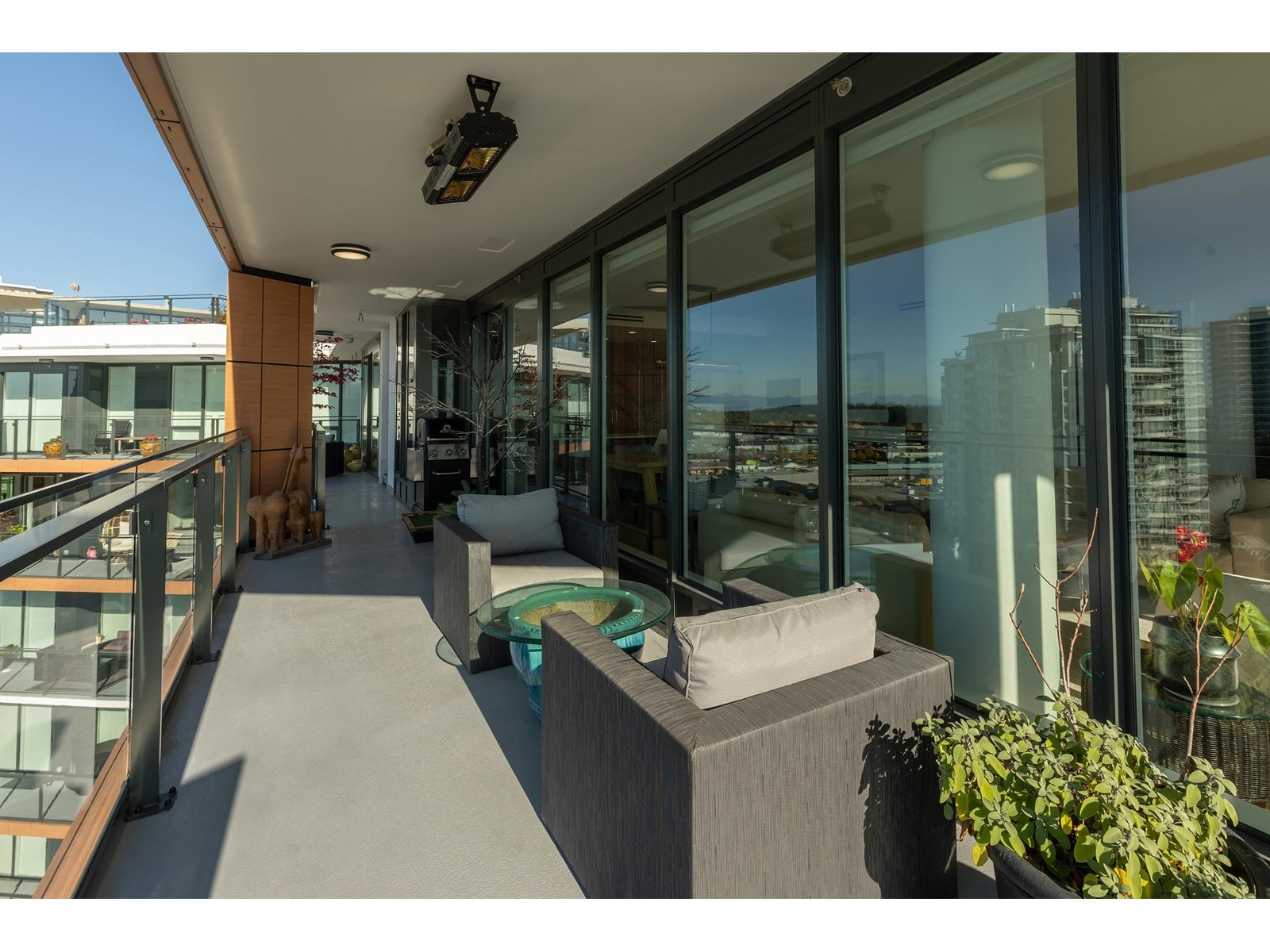 PH5 1439 GEORGE STREET, White Rock real estate listing R2950854