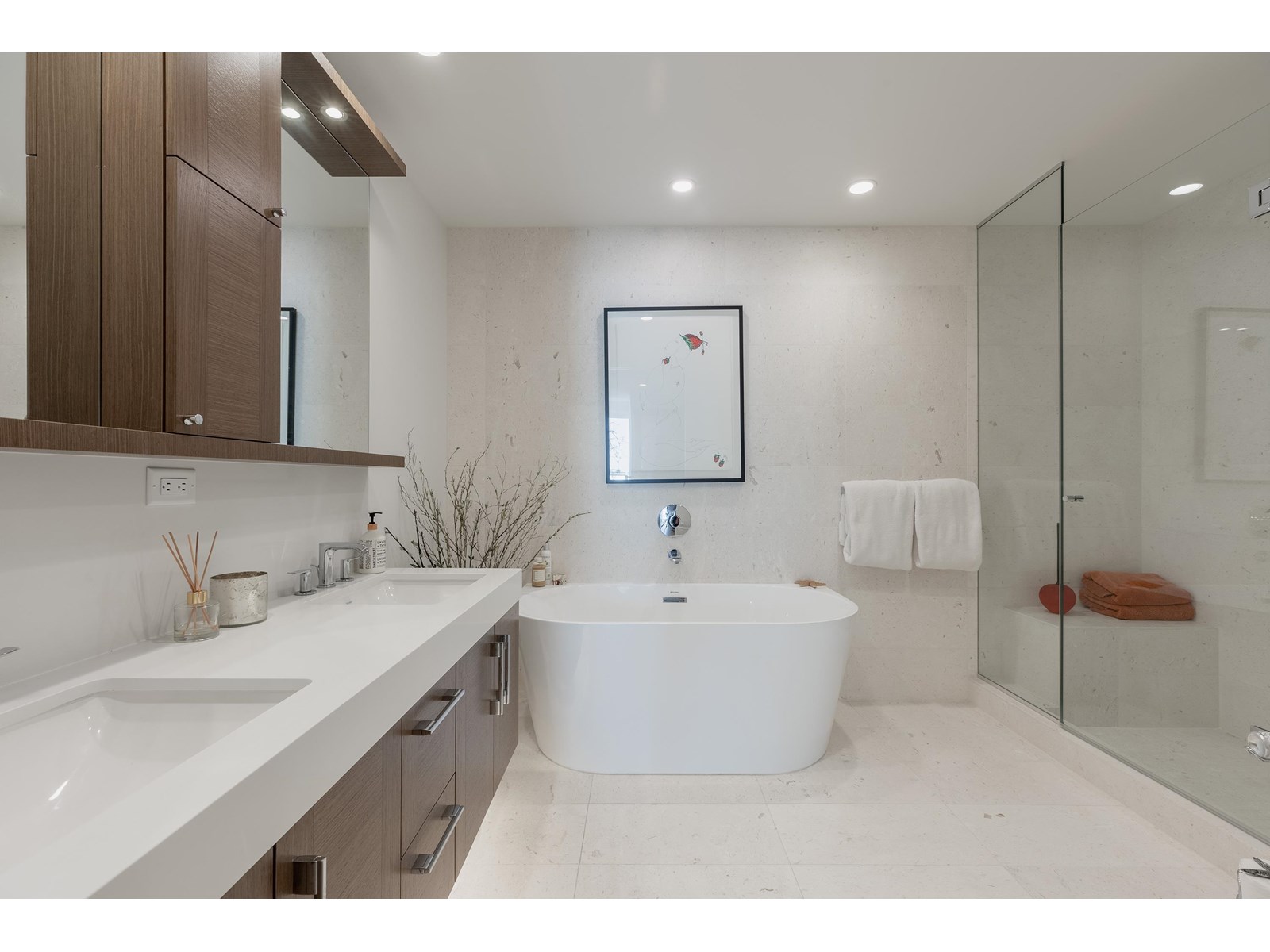 PH5 1439 GEORGE STREET, White Rock real estate listing R2950854