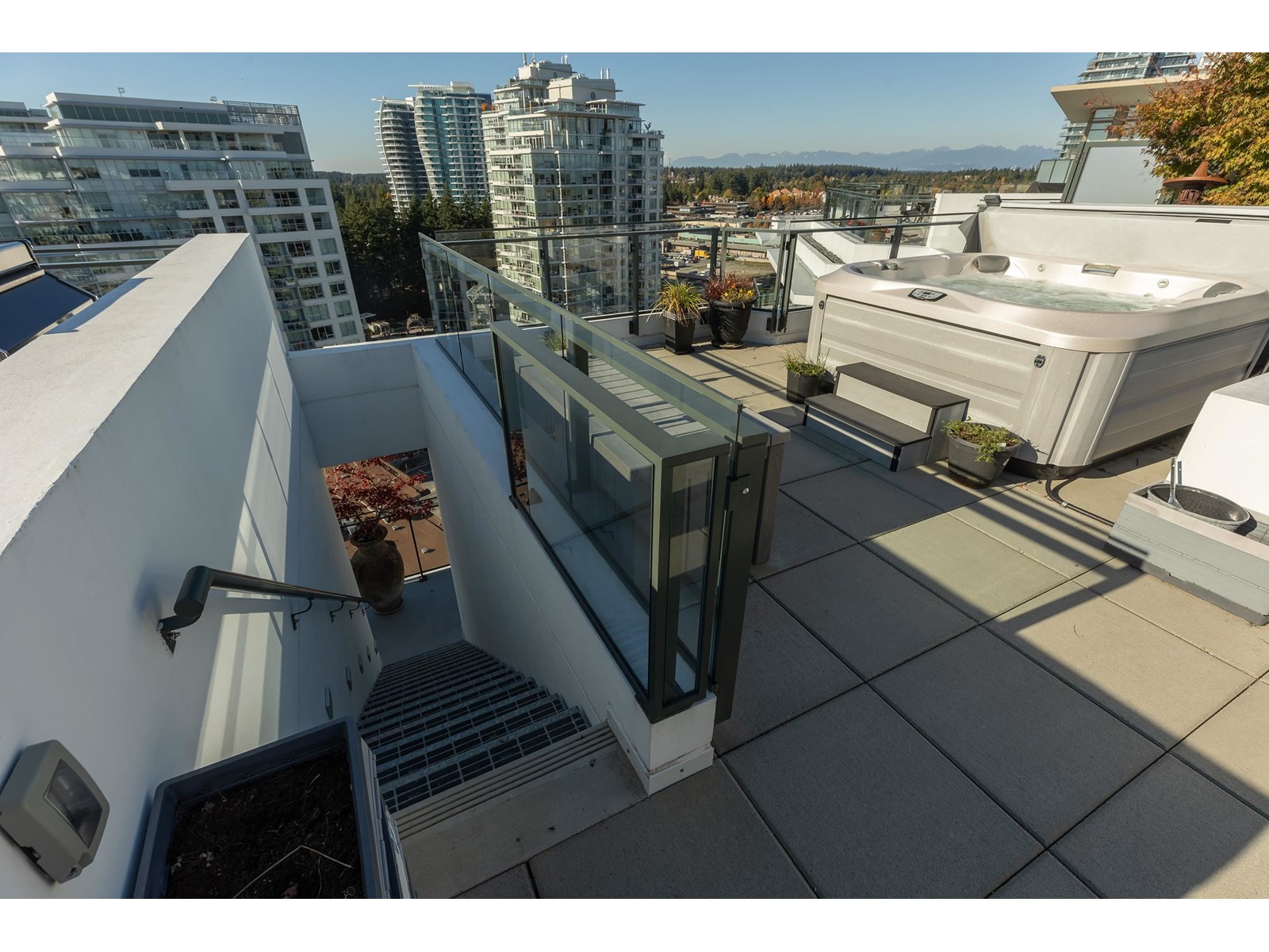 PH5 1439 GEORGE STREET, White Rock real estate listing R2950854
