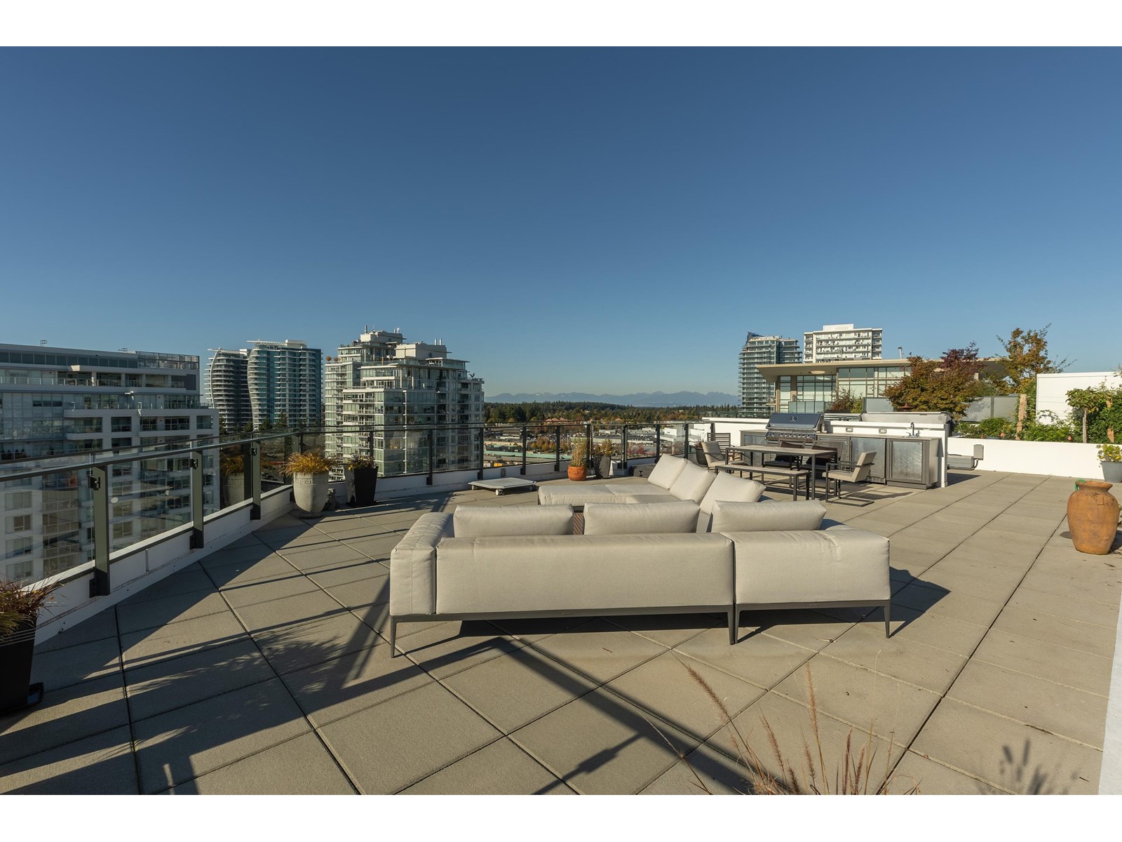 PH5 1439 GEORGE STREET, White Rock real estate listing R2950854