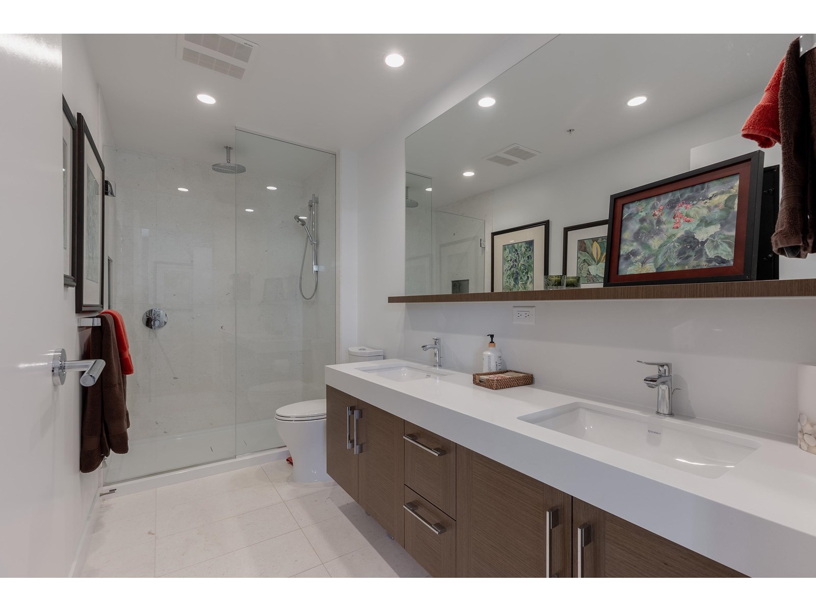 PH5 1439 GEORGE STREET, White Rock real estate listing R2950854