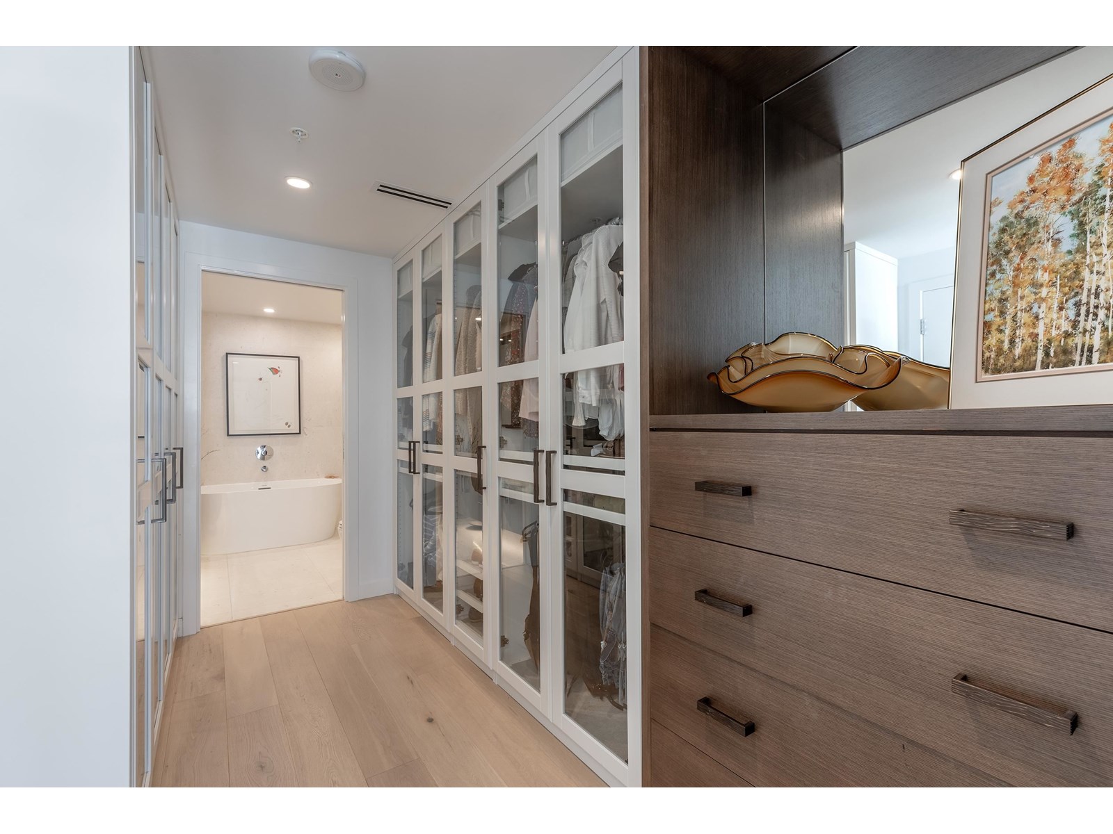 PH5 1439 GEORGE STREET, White Rock real estate listing R2950854