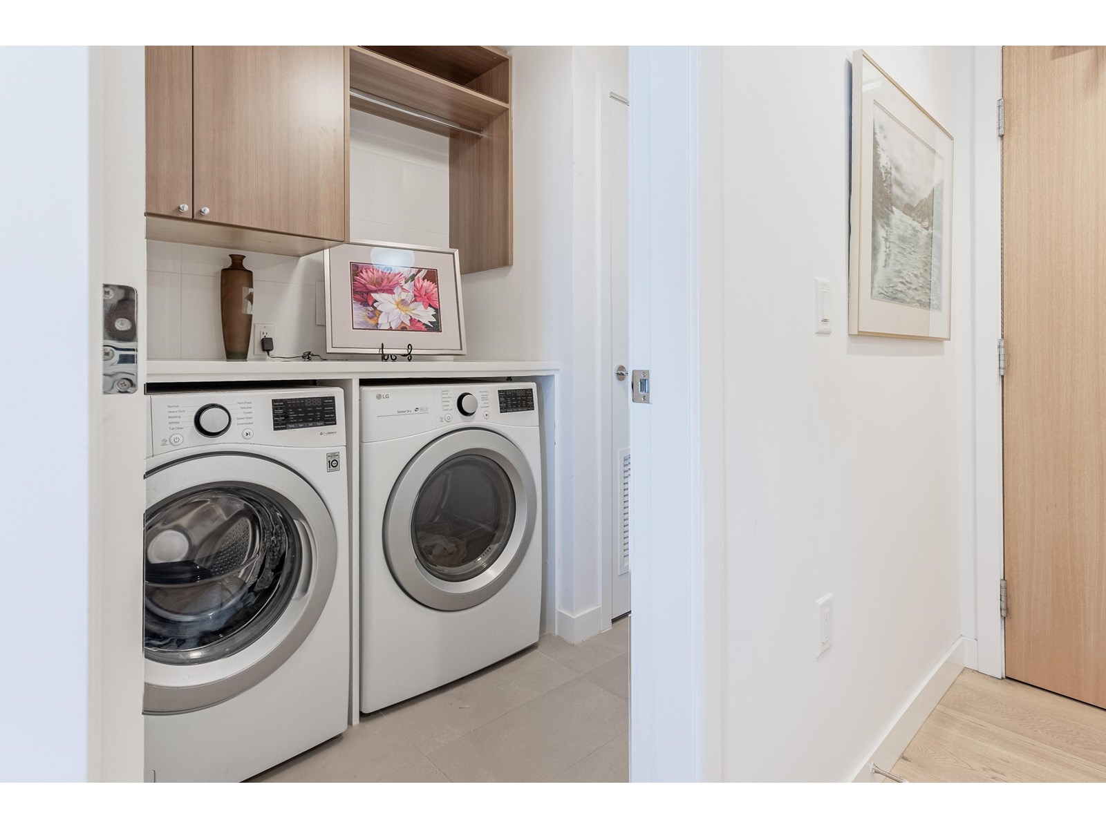 PH5 1439 GEORGE STREET, White Rock real estate listing R2950854