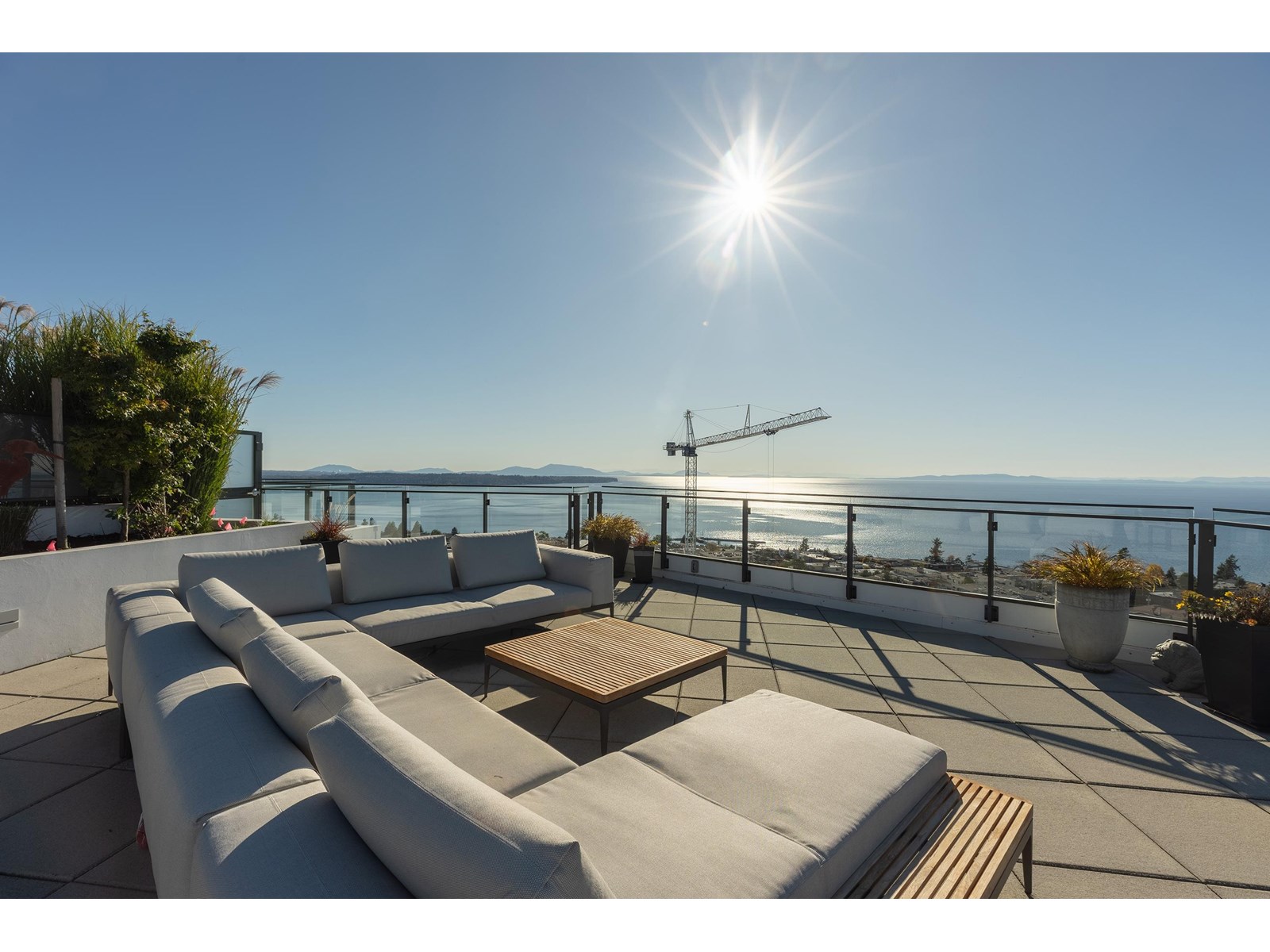 PH5 1439 GEORGE STREET, White Rock real estate listing R2950854