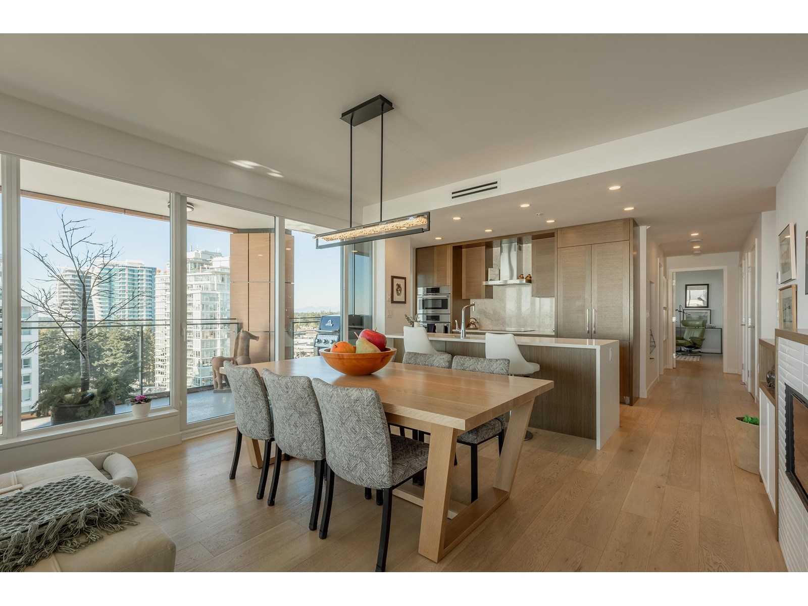 PH5 1439 GEORGE STREET, White Rock real estate listing R2950854