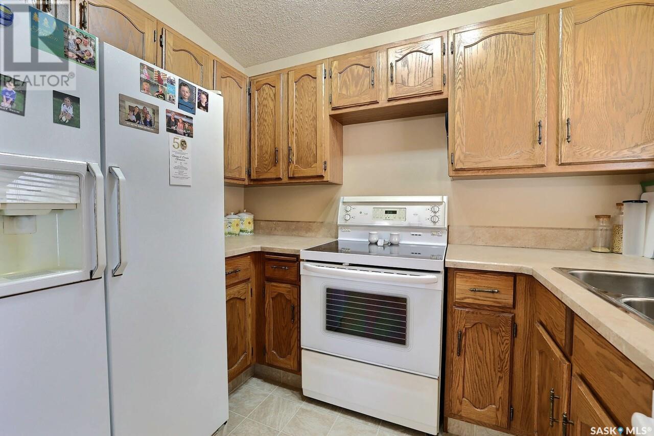 Photo 11 of 1214 Butterfield Crescent N, Regina SK