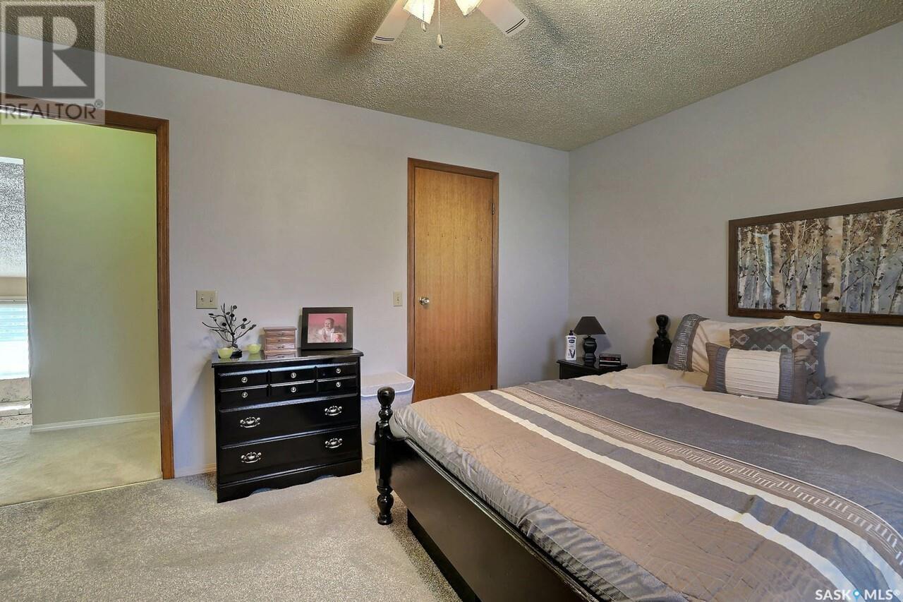 Photo 13 of 1214 Butterfield Crescent N, Regina SK