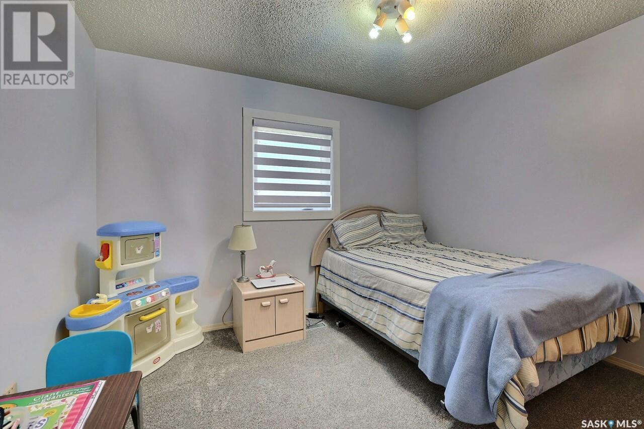 Photo 14 of 1214 Butterfield Crescent N, Regina SK