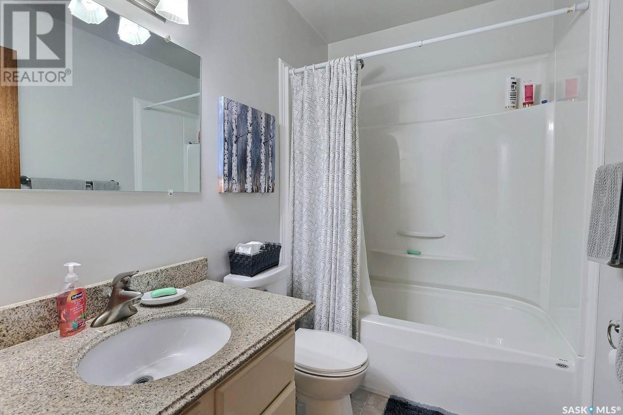 Photo 16 of 1214 Butterfield Crescent N, Regina SK