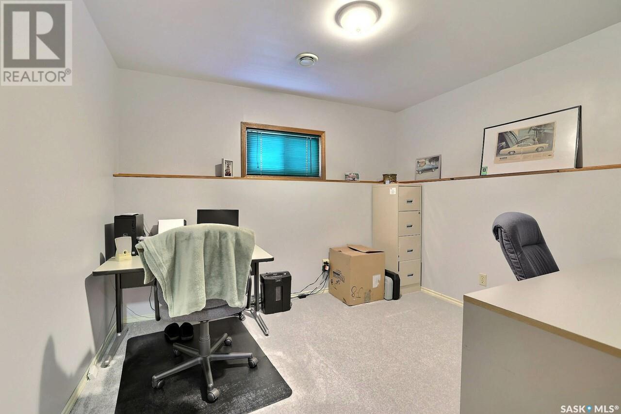 Photo 20 of 1214 Butterfield Crescent N, Regina SK