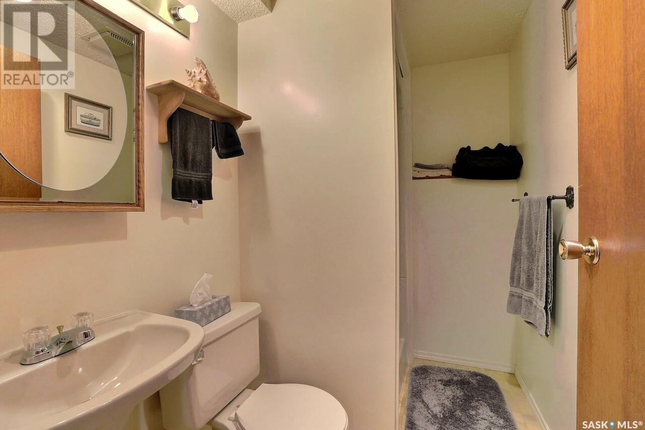Photo 22 of 1214 Butterfield Crescent N, Regina SK