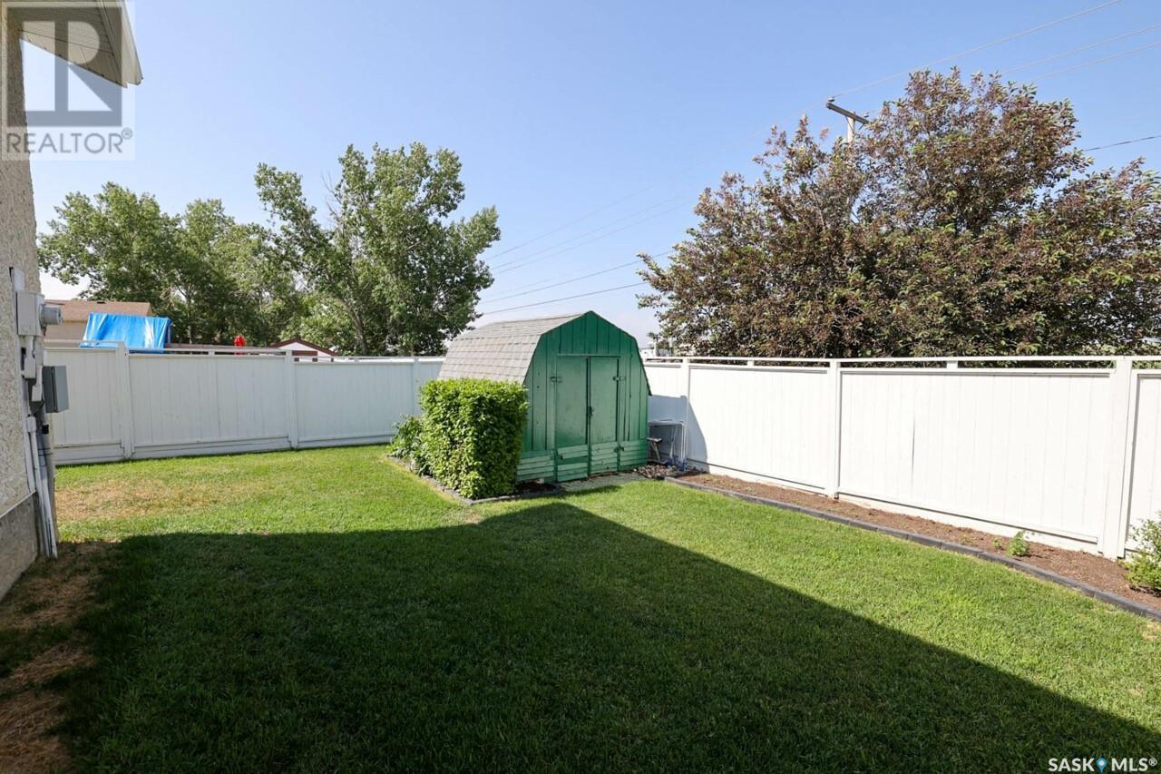 Photo 32 of 1214 Butterfield Crescent N, Regina SK