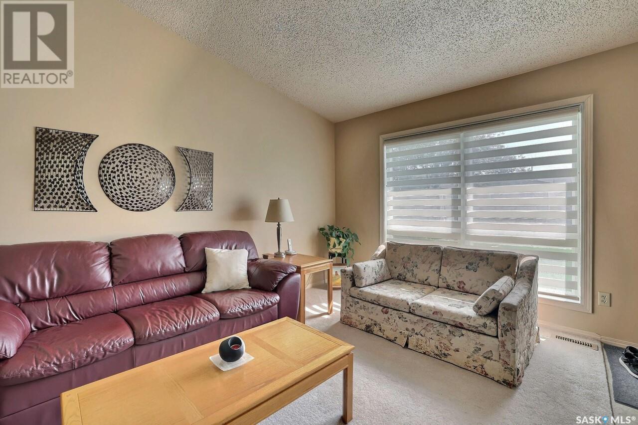Photo 6 of 1214 Butterfield Crescent N, Regina SK