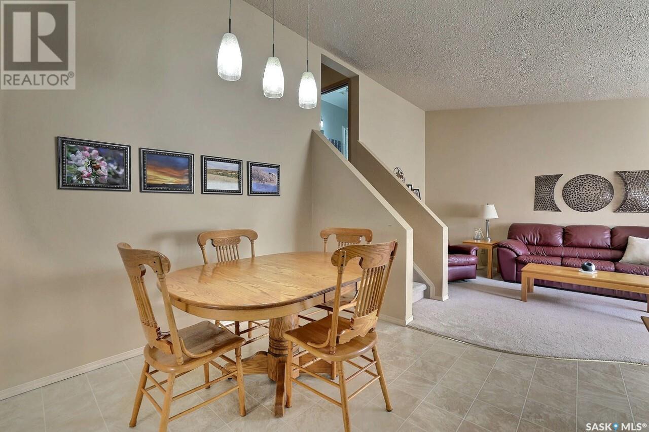 Photo 8 of 1214 Butterfield Crescent N, Regina SK