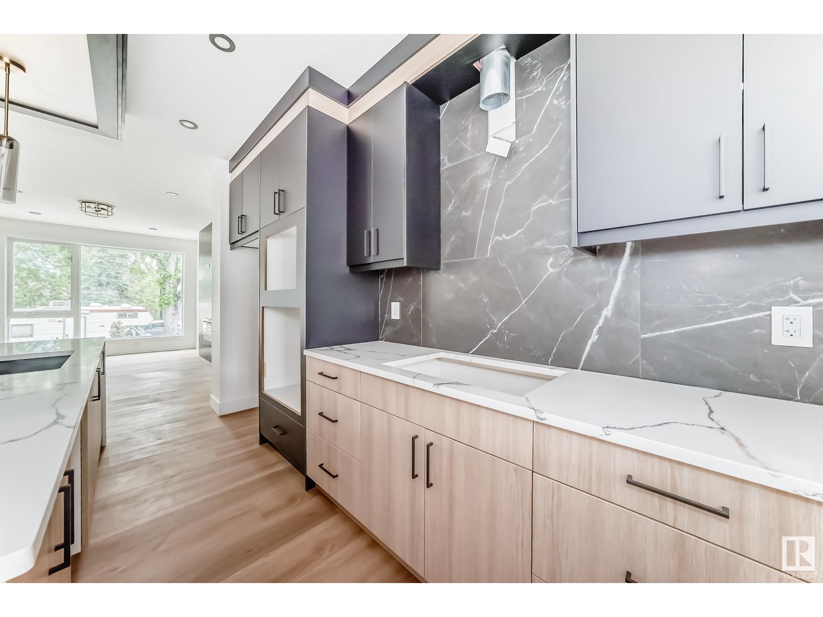 Photo 11 of 11442 125 St Nw, Edmonton AB