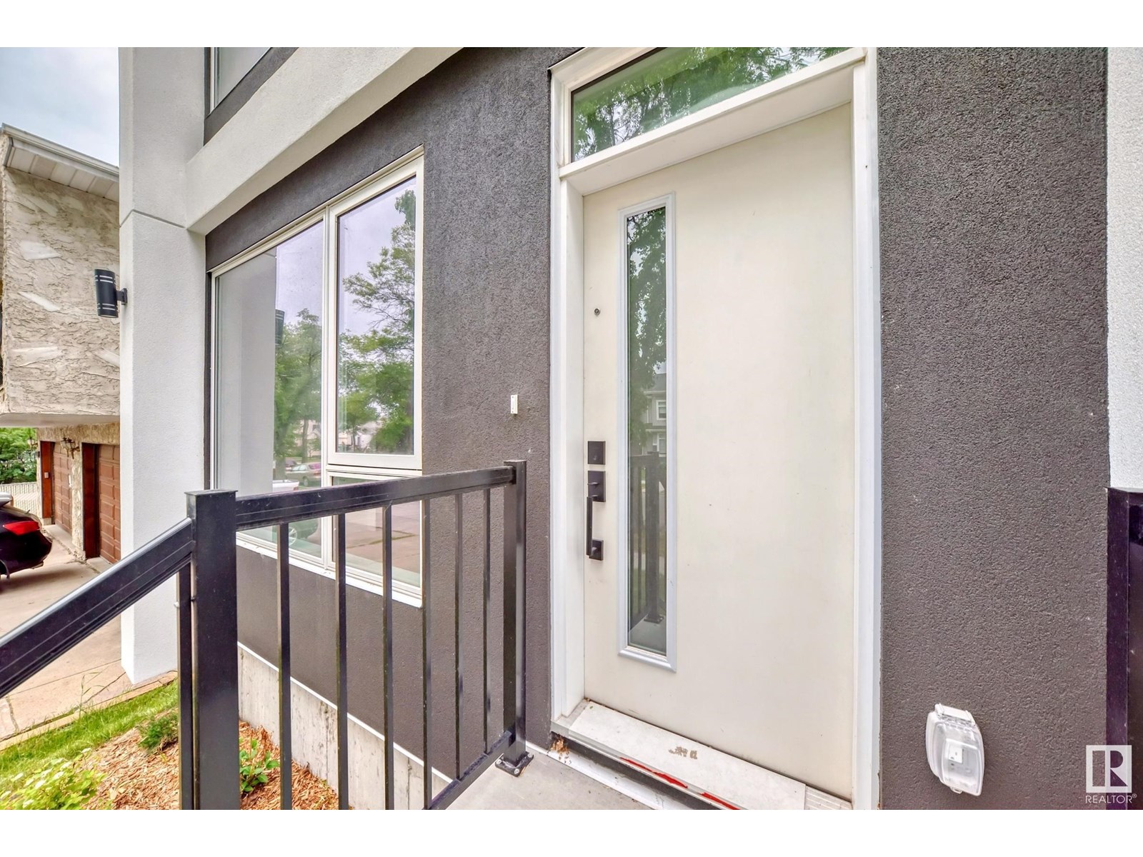 Photo 2 of 11442 125 St Nw, Edmonton AB