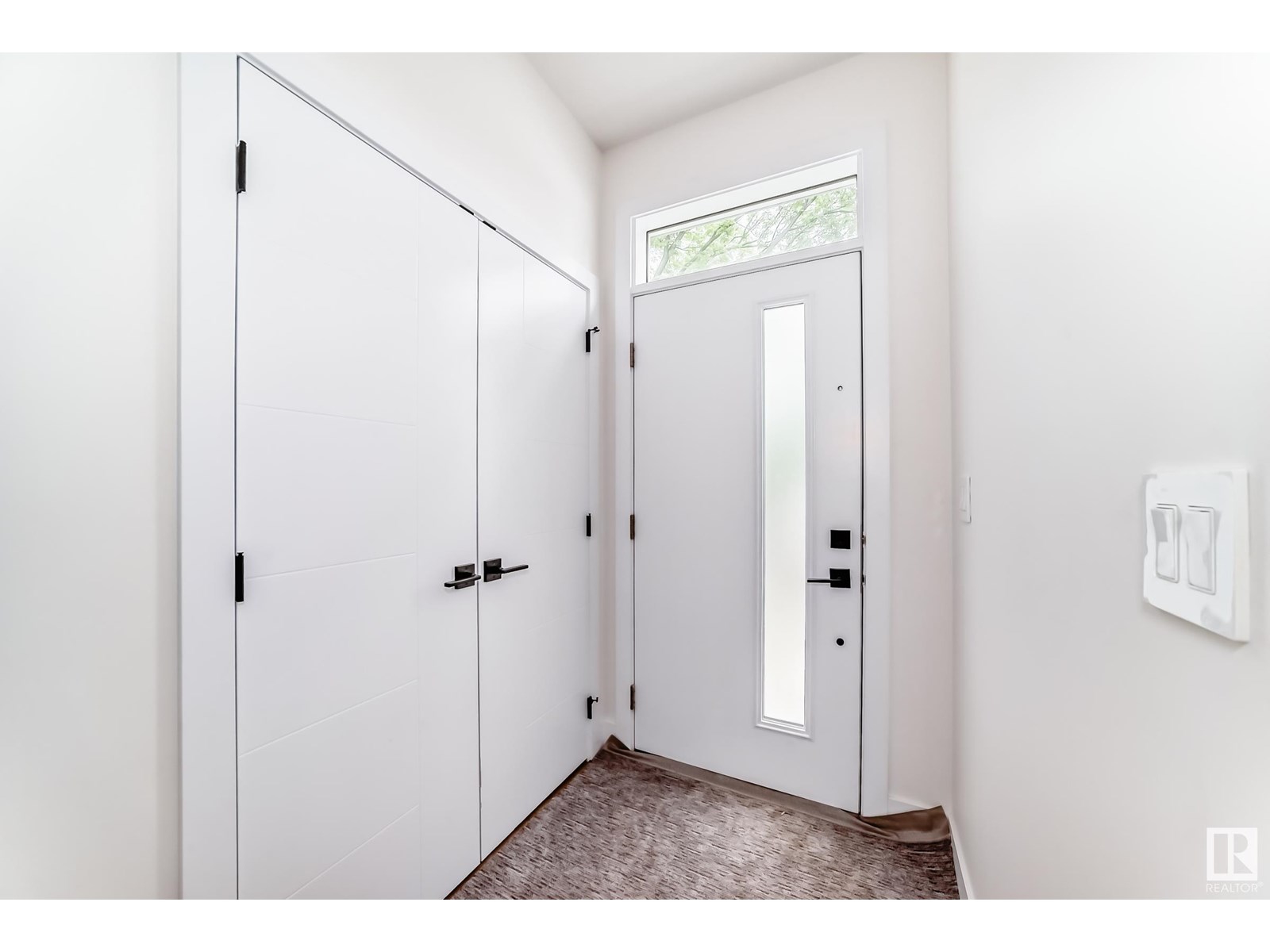 Photo 3 of 11442 125 St Nw, Edmonton AB