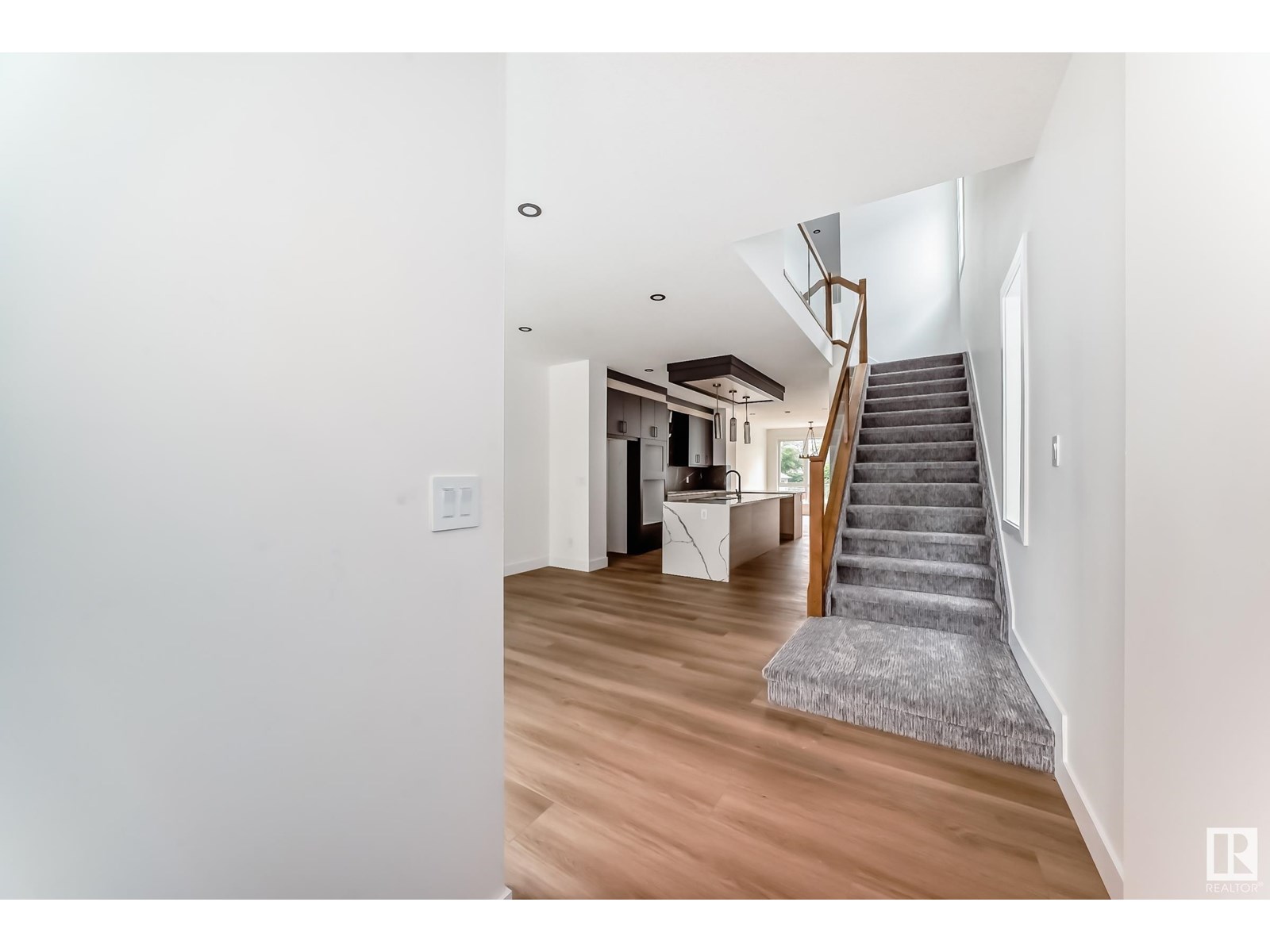 Photo 4 of 11442 125 St Nw, Edmonton AB